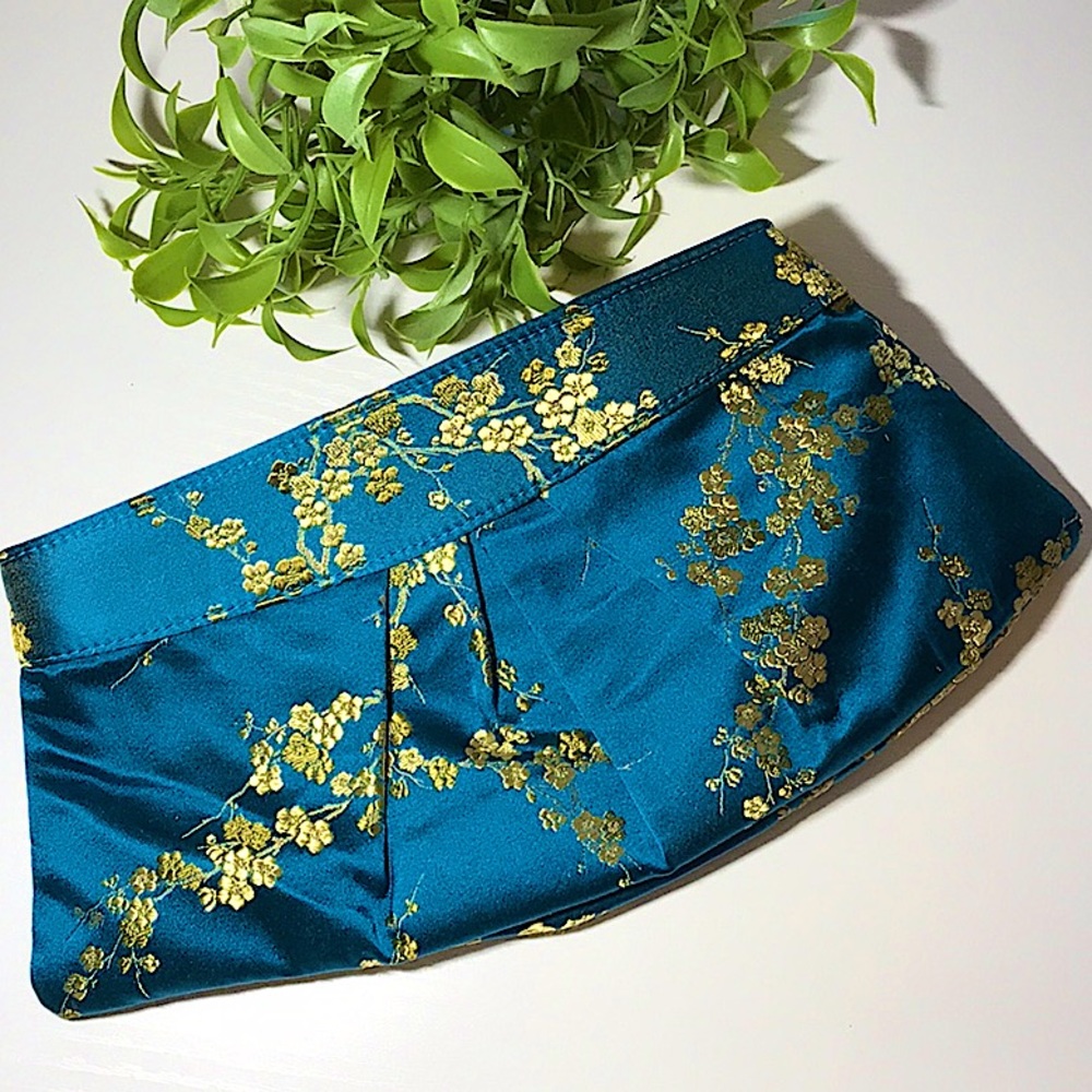 👛 Lovely Silk Clutch Purse 👛